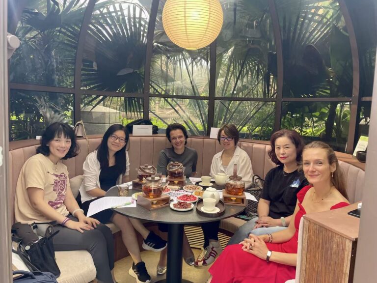 Learning from the Collective Experience in HR