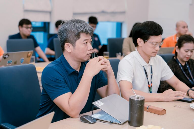China business leader coaching employee resilience in the workplace