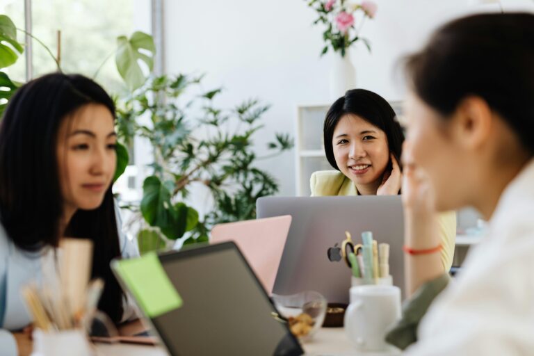 HR Professionals discussing AI & Expatriate Packages